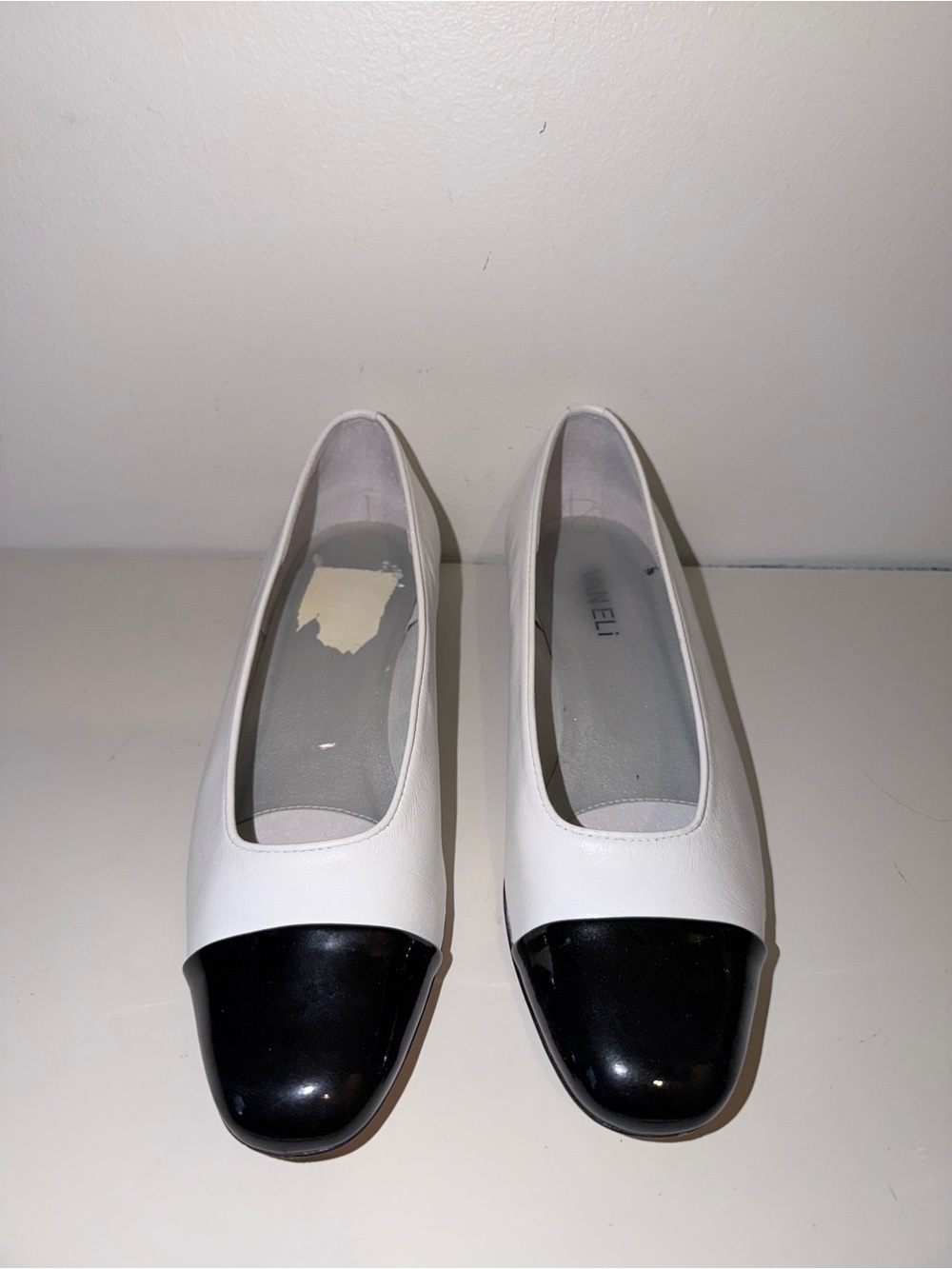Daneli White Leather & Black Patent Cap Toe Ballet Flats Size 8M